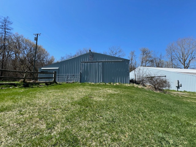 view of yard with an outdoor structure