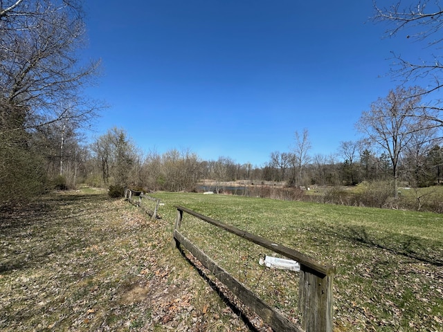 view of yard featuring a rural view