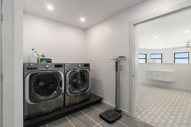 washroom with ceiling fan and independent washer and dryer