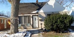 4640 Jackson St, Dearborn Heights, MI 48125 - view of front of house with a chimney
