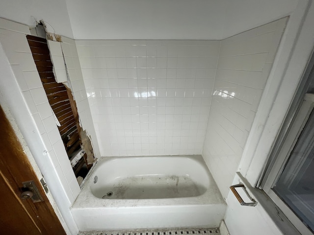 bathroom featuring a tub