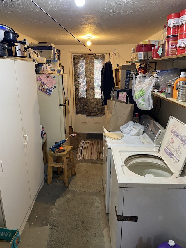 4038 W Brookview Dr, Prescott, MI 48756 - laundry room with washing machine and dryer and a textured ceiling
