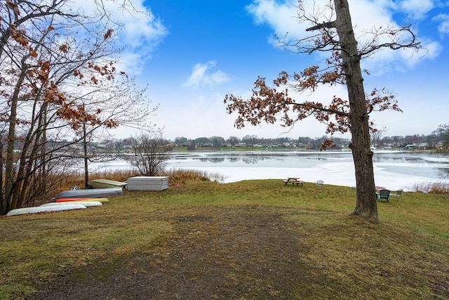 view of yard with a water view