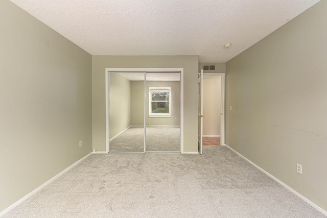 4980 Oak Hill Dr Unit 66, Waterford, MI 48329 - unfurnished bedroom with carpet, a closet, and a textured ceiling