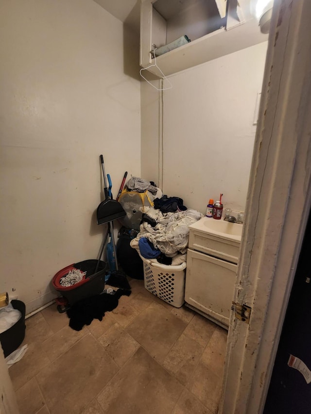 laundry room featuring sink