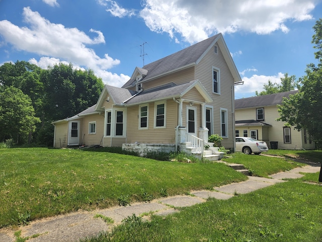 view of front of house with a front lawn