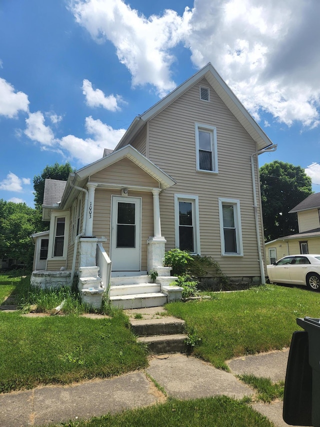 view of front facade with a front yard