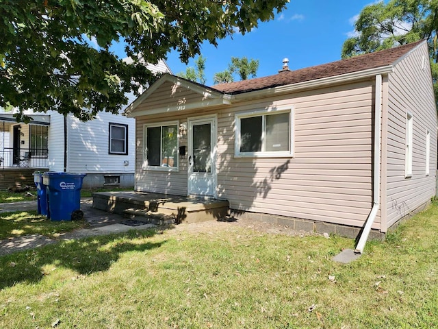 view of front facade featuring a front lawn