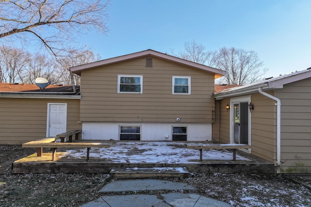 6058 Meadowwood Ln, Grand Blanc, MI 48439 - view of snow covered house