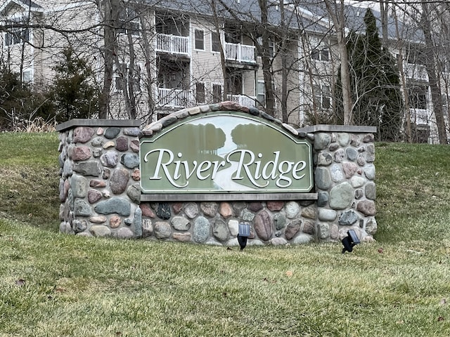 community sign with a yard