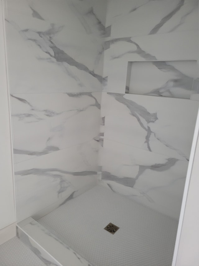 room details featuring walk in shower