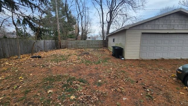 view of yard with an outbuilding and a garage