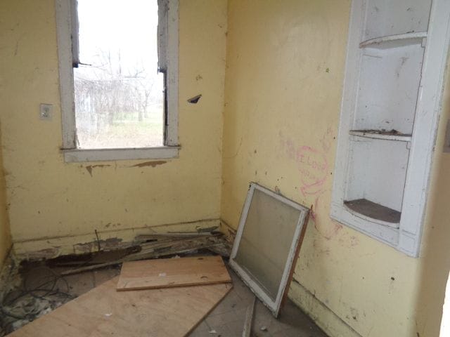 10011 Belleterre St, Detroit, MI 48204 - photo 14