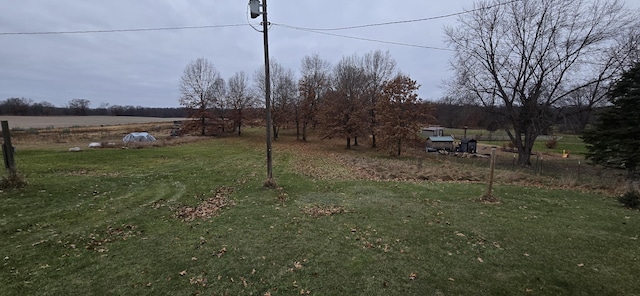 view of yard featuring a rural view