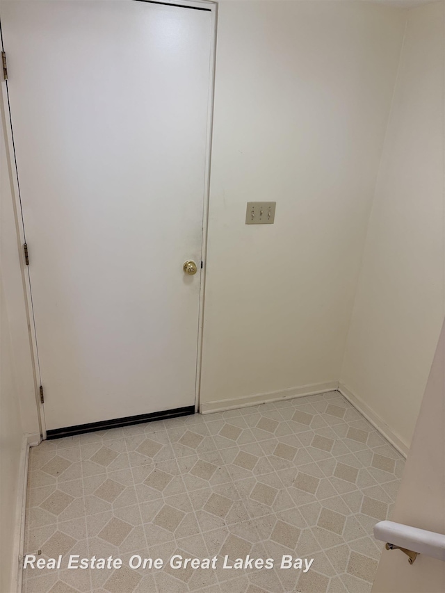 2377 Bay Woods Ct, Bay City, MI 48706 - view of closet