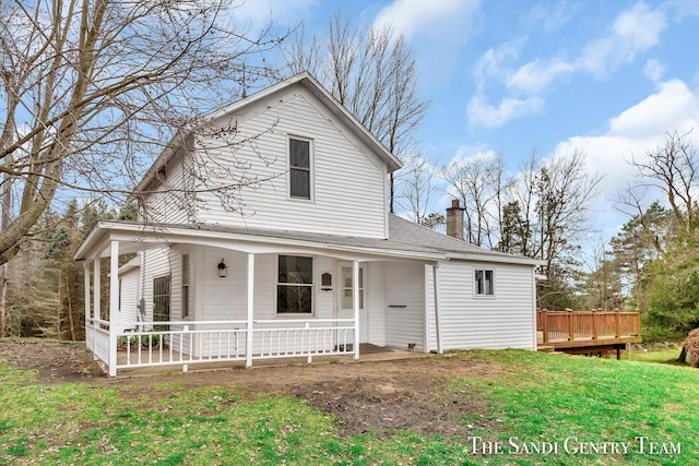 view of front of property with a front lawn and a porch