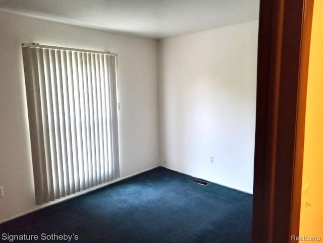 8240 Desoto St, Detroit, MI 48238 - view of carpeted empty room