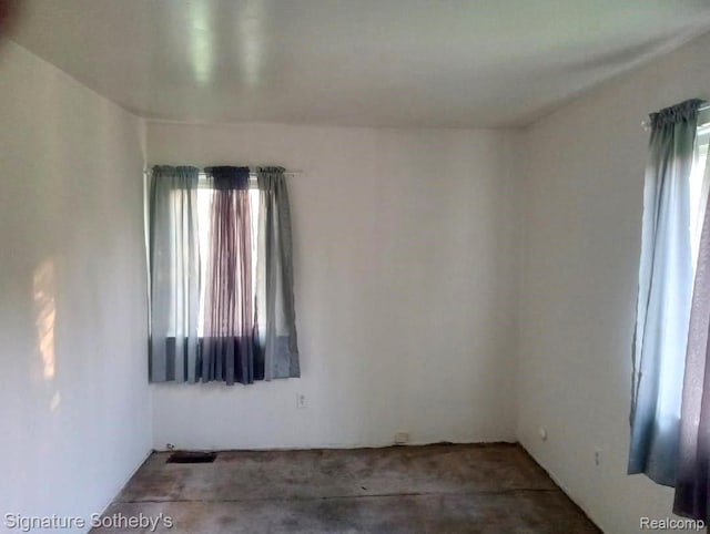 8240 Desoto St, Detroit, MI 48238 - spare room featuring healthy amount of natural light and carpet flooring
