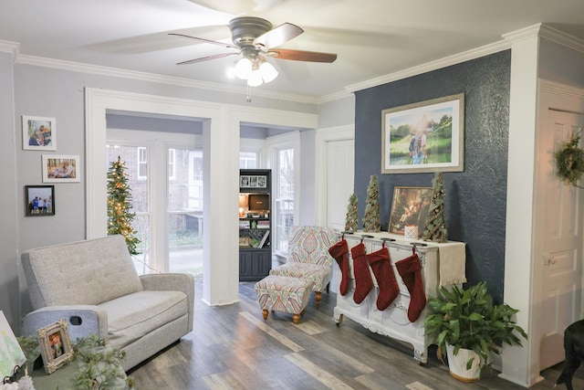 living area featuring ceiling fan, ornamental molding, and wood finished floors