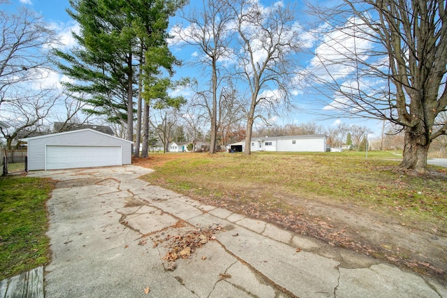 view of yard with an outdoor structure and a garage