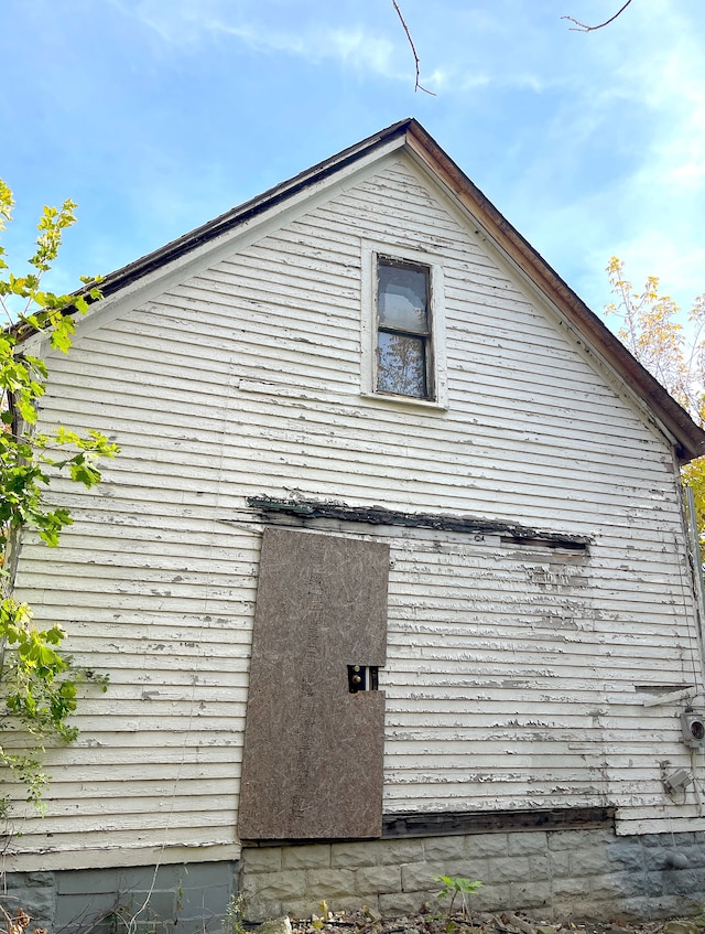 view of home's exterior