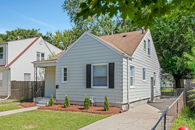 bungalow-style house with a front lawn