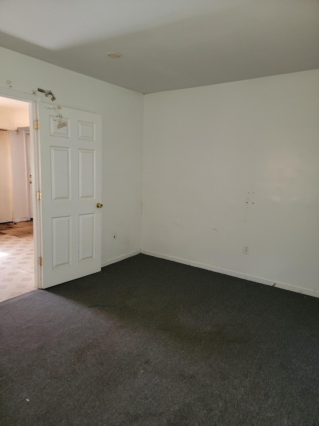 spare room with carpet flooring