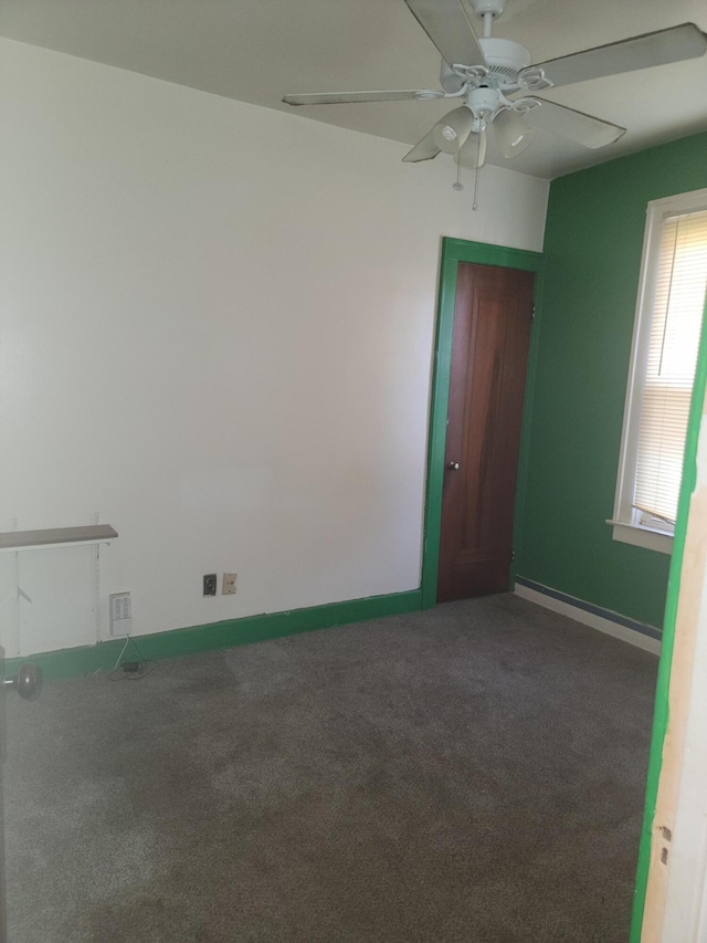 carpeted empty room featuring ceiling fan