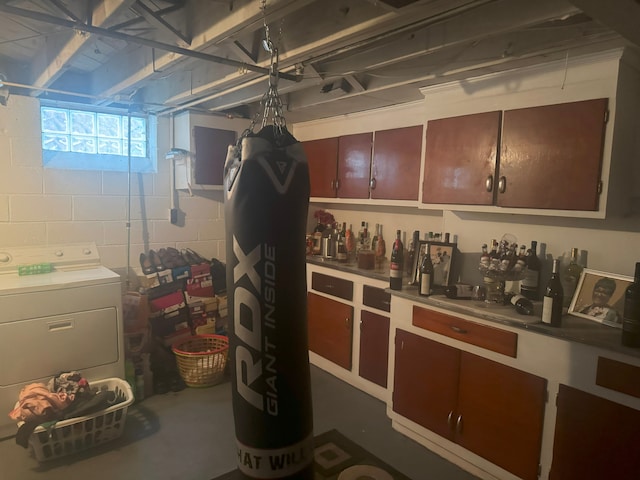 basement featuring washer / dryer