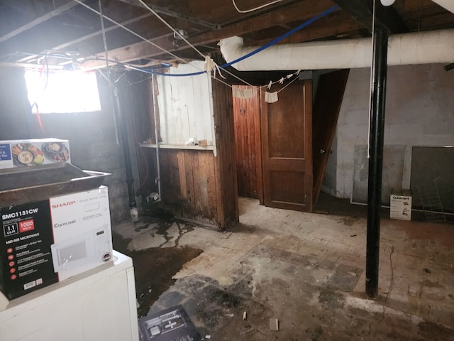 basement with washer / clothes dryer