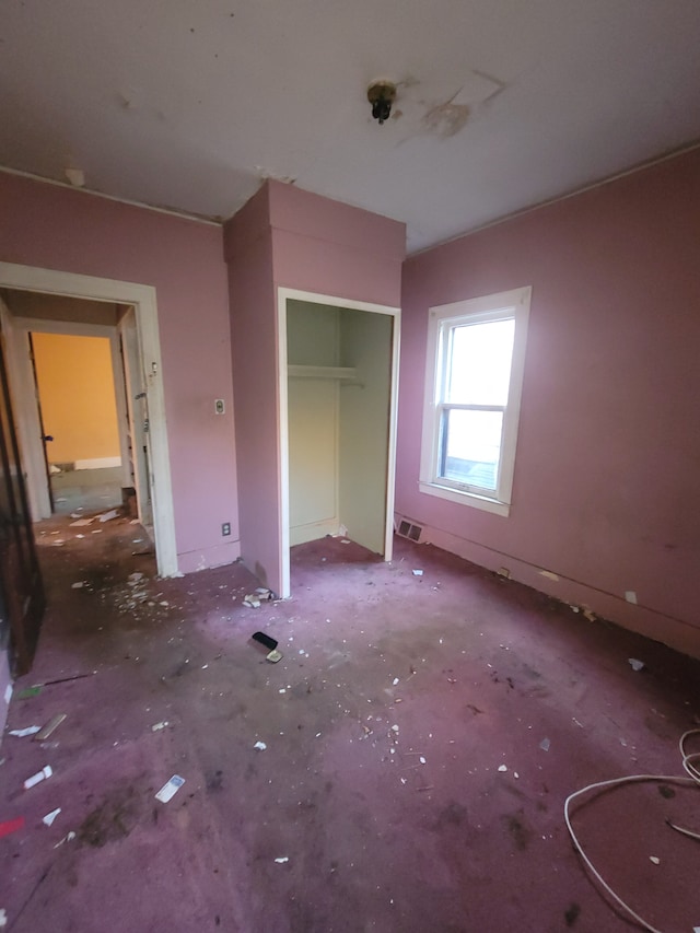 unfurnished bedroom featuring a closet