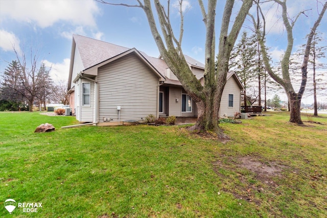 view of front of home with a front yard