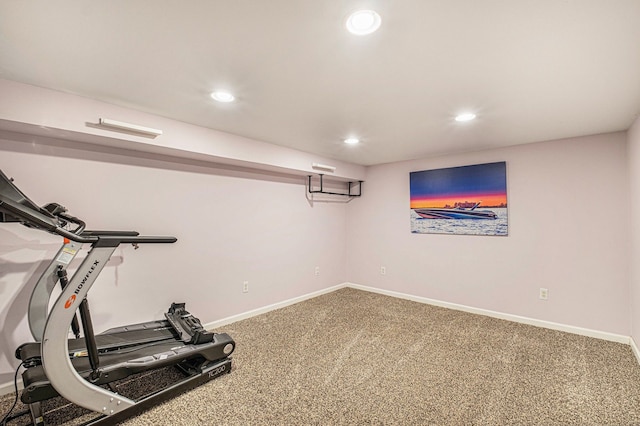 exercise room with carpet flooring