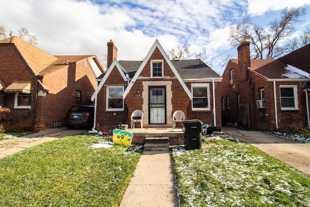 view of front of house with a front yard