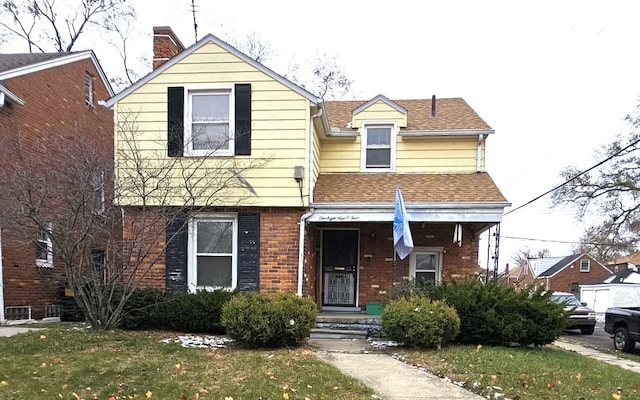 view of front of property with a front yard