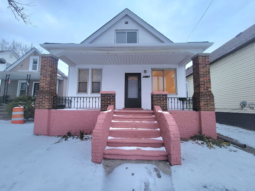 bungalow-style house featuring covered porch