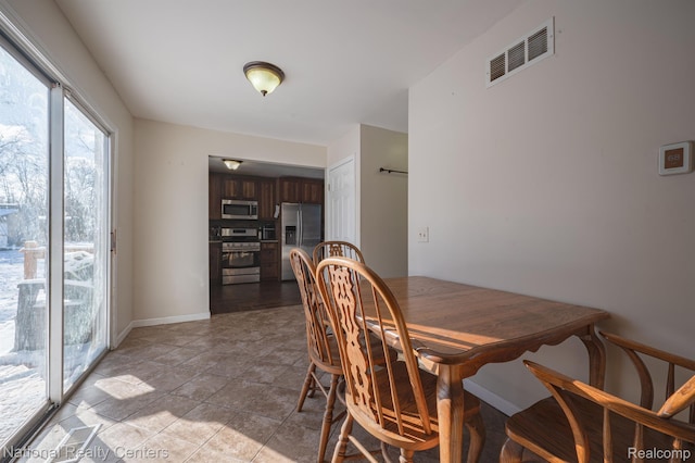 10040 Old Farm Trl, Davisburg, MI 48350 - dining area with baseboards