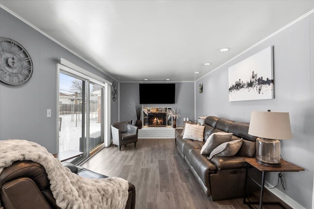 living room featuring hardwood / wood-style floors and crown molding