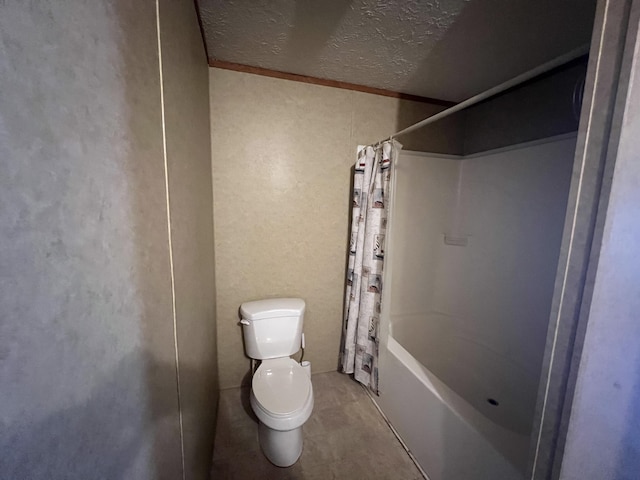 bathroom with shower / bath combo, a textured ceiling, toilet, and crown molding