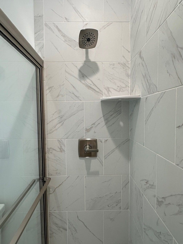 details featuring walk in shower