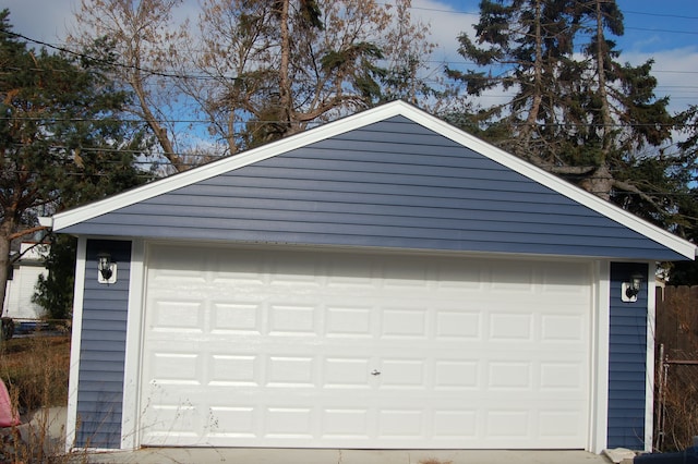 view of detached garage