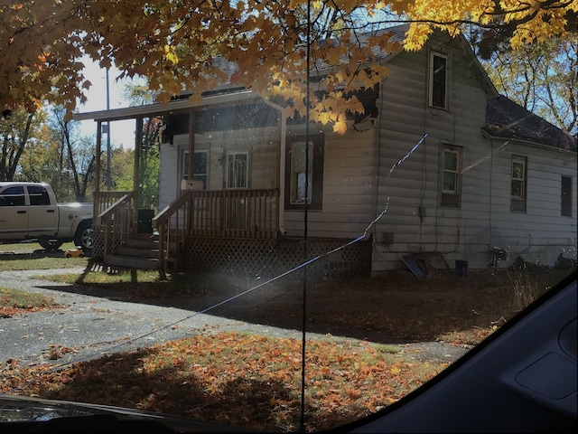 view of front of property featuring covered porch