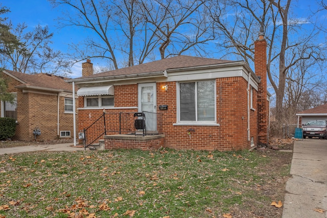 bungalow-style house featuring a front yard