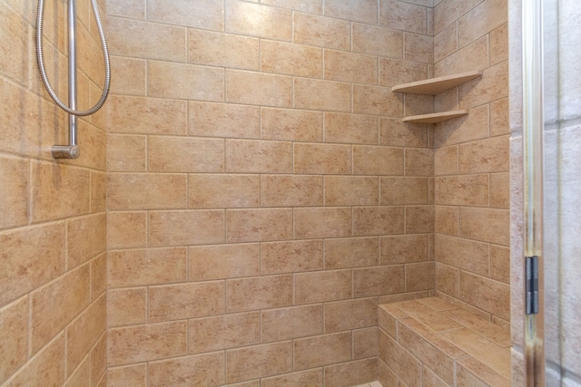 bathroom featuring a tile shower