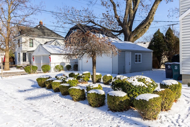 view of front of property with an outdoor structure