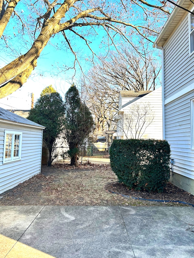 view of yard with a patio