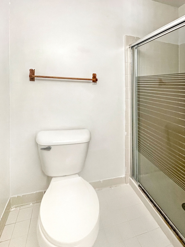 bathroom with an enclosed shower and toilet