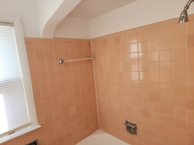 full bathroom with washtub / shower combination