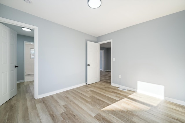 unfurnished room with light hardwood / wood-style flooring