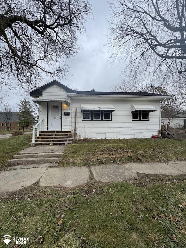 view of front of home with a front yard